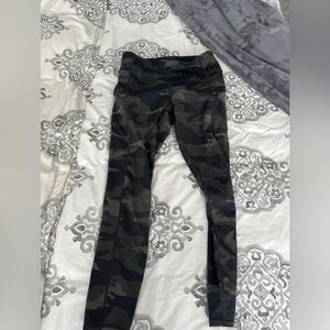 Athleta women’s  Black Camouflage Leggings